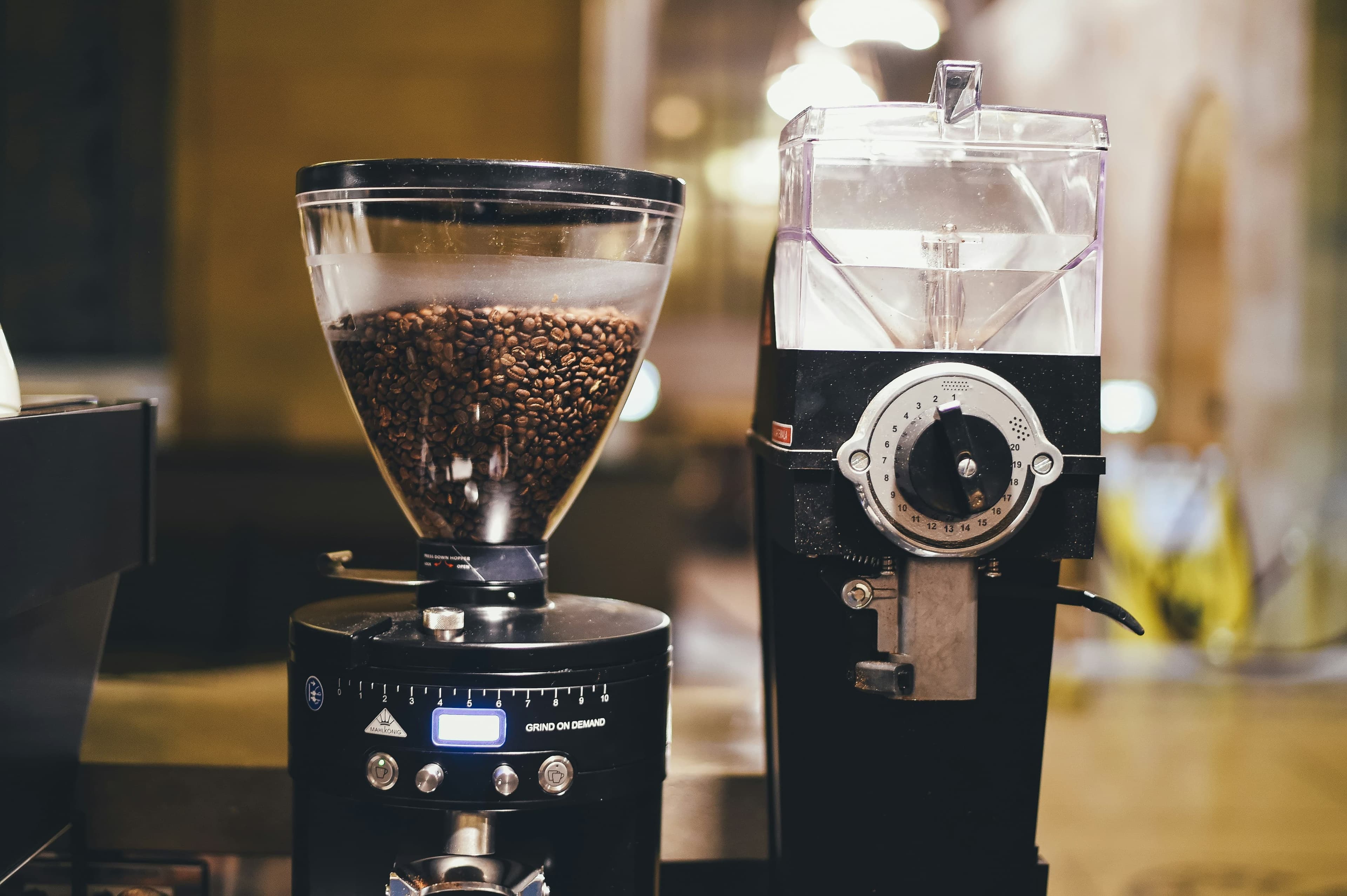 コーヒーグラインダーの掃除・メンテナンス完全ガイド|味が蘇る、ロースターの手入れ術